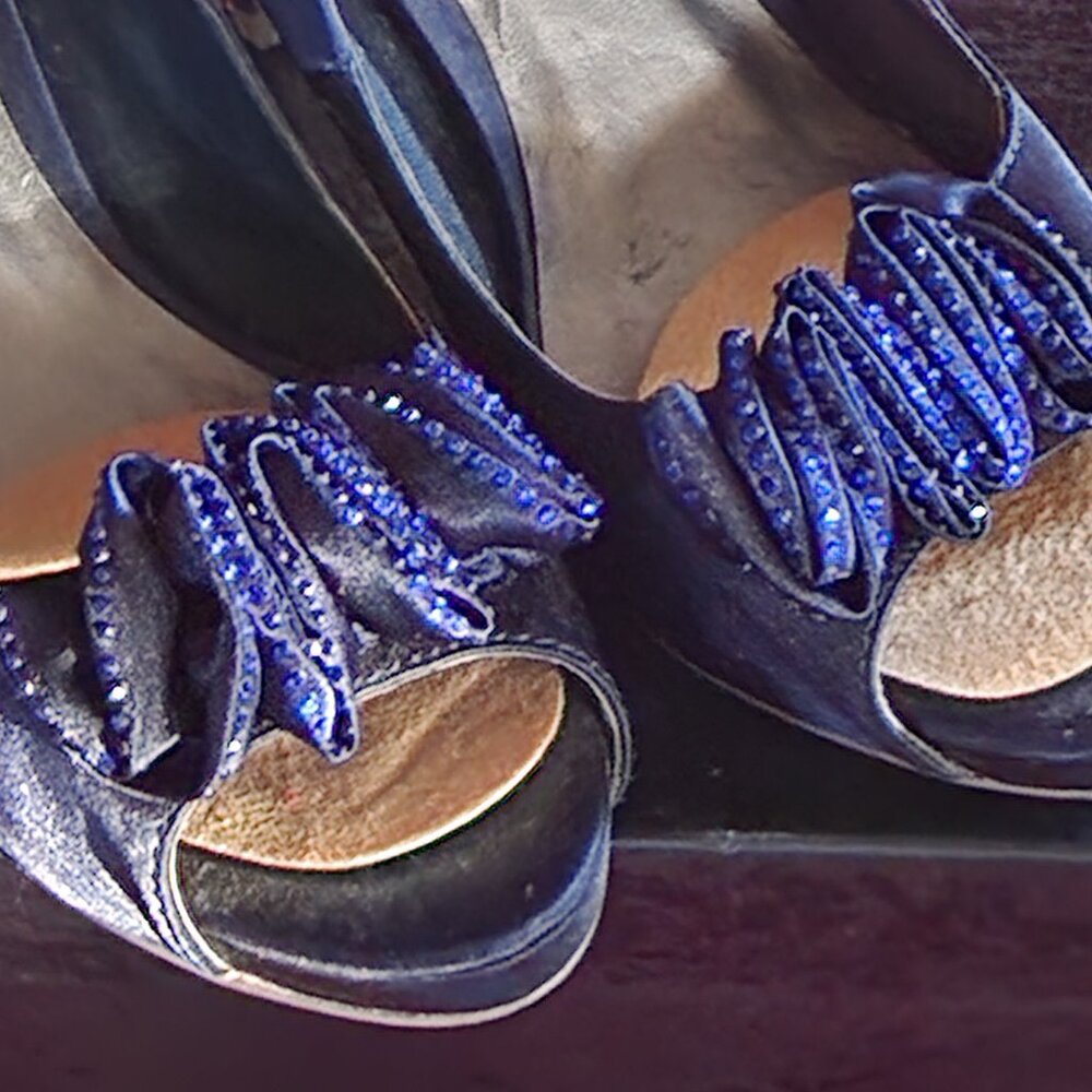B'ful blue satin Steve Madden w/bling ruffles on open toes